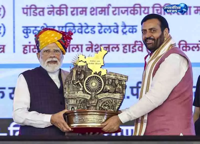 Haryana CM की कार्यशैली से प्रभावित PM मोदी Haryana CM की कार्यशैली से प्रभावित PM मोदी