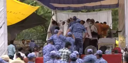 सोनम वांगचुक को अस्पताल ले गई पुलिस; डीसीपी ने दी अपडेट, अभिजीत दिपके ने कहा- जबरदस्ती उठाया गया सोनम वांगचुक को अस्पताल ले गई पुलिस; डीसीपी ने दी अपडेट, अभिजीत दिपके ने कहा- जबरदस्ती उठाया गया