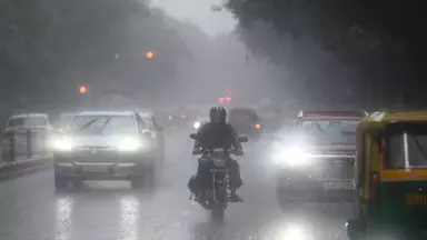 Jharkhand : मौसम का बदलेगा मिजाज, 12 जिलों में अगले पांच दिनों तक बारिश के आसार Jharkhand : मौसम का बदलेगा मिजाज, 12 जिलों में अगले पांच दिनों तक बारिश के आसार