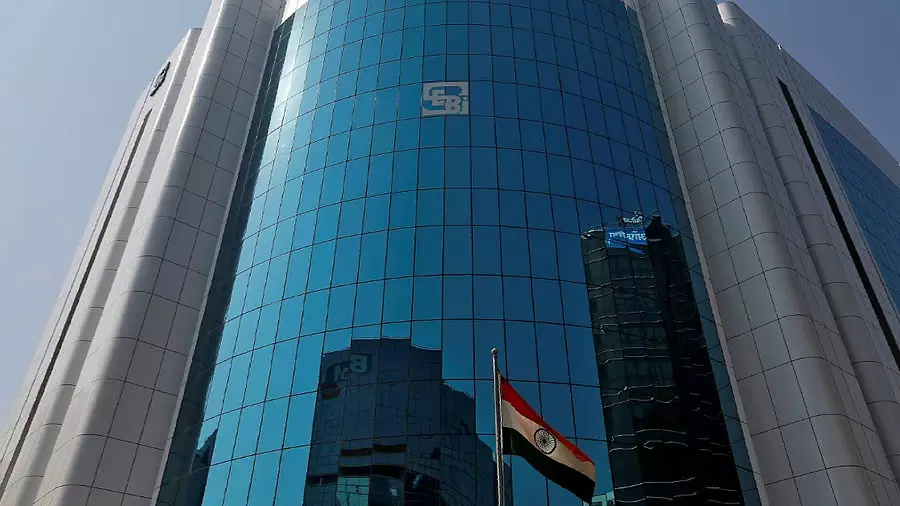 सेबी की चेतावनी: CEO बनकर ठगी का नया ‘बॉस स्कैम’ सेबी की चेतावनी: CEO बनकर ठगी का नया ‘बॉस स्कैम’