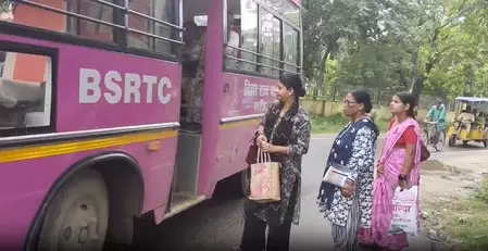 बिहार: सहरसा में शुरू हुई पिंक बस सेवा, महिलाओं ने जताई खुशी, बोलीं- अब सफर होगा सुरक्षित बिहार: सहरसा में शुरू हुई पिंक बस सेवा, महिलाओं ने जताई खुशी, बोलीं- अब सफर होगा सुरक्षित