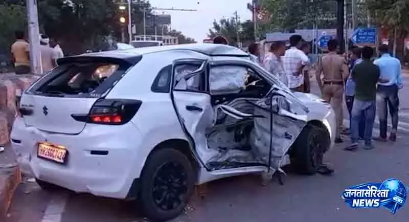 Gurugram में भीषण सड़क हादसा, चार लोग घायल Gurugram में भीषण सड़क हादसा, चार लोग घायल