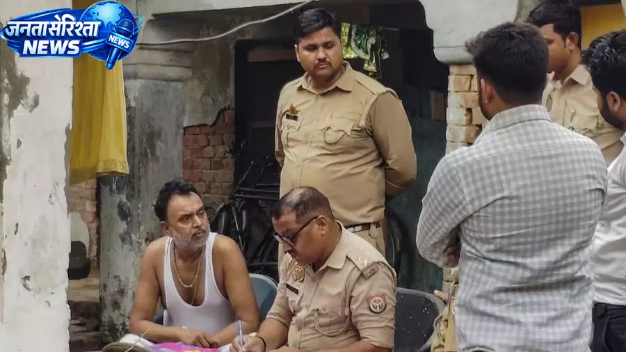 राम मंदिर चंदा गबन मामला: टिन्नू और भतीजे मनीष को 39 घंटे की पुलिस रिमांड, जांच में जुटी टीम राम मंदिर चंदा गबन मामला: टिन्नू और भतीजे मनीष को 39 घंटे की पुलिस रिमांड, जांच में जुटी टीम