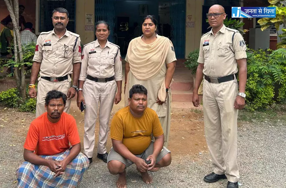 दो सगे भाई गिरफ्तार, जमीन विवाद में बुजुर्ग दंपति की हत्या कर शवों को जलाया था दो सगे भाई गिरफ्तार, जमीन विवाद में बुजुर्ग दंपति की हत्या कर शवों को जलाया था