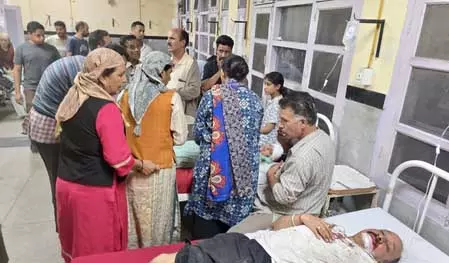 जम्मू-कश्मीर: डंपर से टकराई अमरनाथ तीर्थयात्रियों की गाड़ी, छह श्रद्धालु घायल जम्मू-कश्मीर: डंपर से टकराई अमरनाथ तीर्थयात्रियों की गाड़ी, छह श्रद्धालु घायल