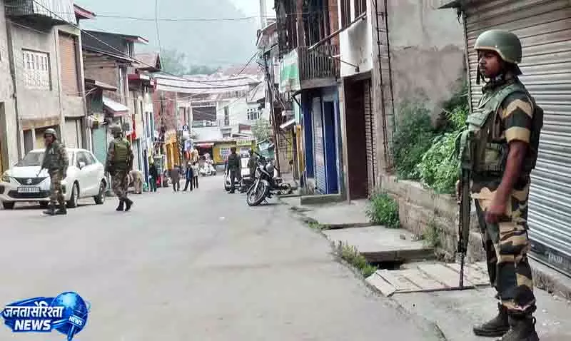 Doda में पुलिस फायरिंग के बाद तनाव, एक की मौत Doda में पुलिस फायरिंग के बाद तनाव, एक की मौत