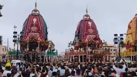 गुंडिचा मंदिर में उमड़ा जनसैलाब: लाखों ने किए भगवान जगन्नाथ के दर्शन गुंडिचा मंदिर में उमड़ा जनसैलाब: लाखों ने किए भगवान जगन्नाथ के दर्शन