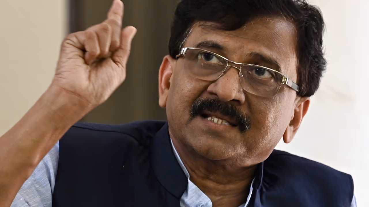 राउत का दावा: राम रक्षा विरोध को दबाने के लिए पुलिस ने वांगचुक को घेरा राउत का दावा: राम रक्षा विरोध को दबाने के लिए पुलिस ने वांगचुक को घेरा