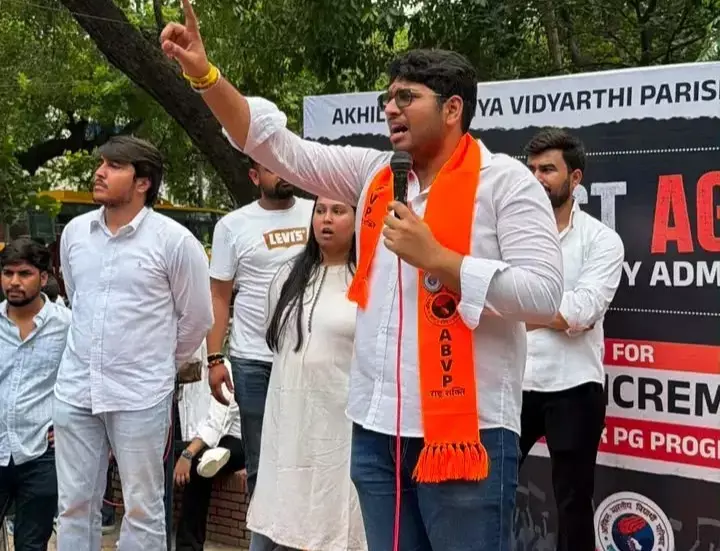 New Delhi: एबीवीपी ने उठाई छात्रों की आवाज, एक वर्षीय पीजी में सीटें बढ़ाने की मांग