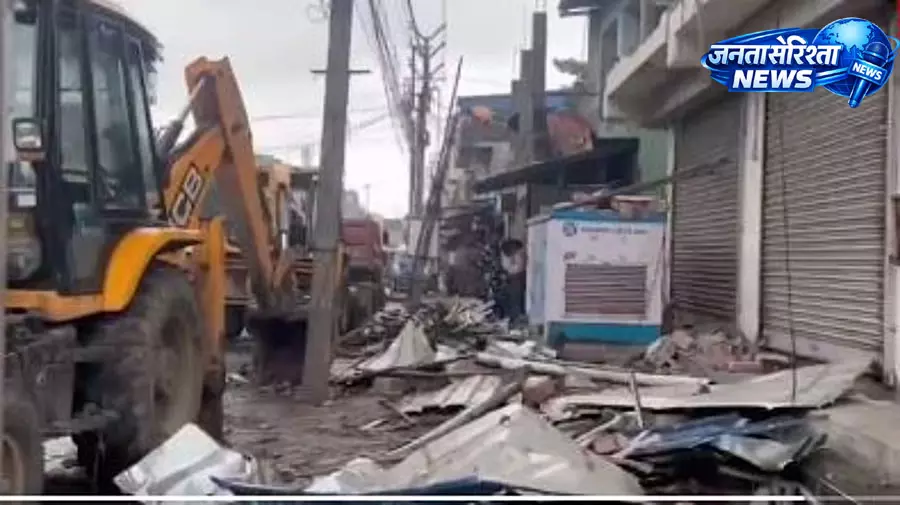 अमतला में अभिषेक बनर्जी के पार्टी कार्यालय पर चला बुलडोजर अमतला में अभिषेक बनर्जी के पार्टी कार्यालय पर चला बुलडोजर