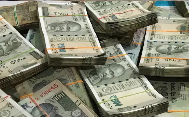 41 लाख का गबन, धान खरीदी घोटाले में फरार समिति प्रभारी गिरफ्तार 41 लाख का गबन, धान खरीदी घोटाले में फरार समिति प्रभारी गिरफ्तार