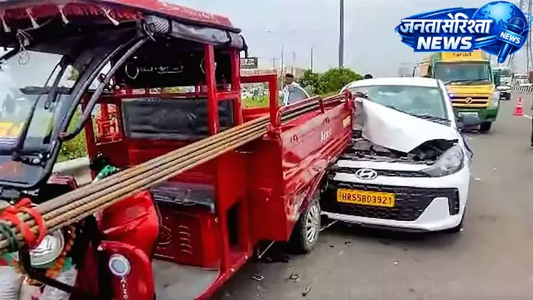 द्वारका एक्सप्रेसवे पर दर्दनाक हादसा, ई-रिक्शा चालक की मौत; महिला यात्री गंभीर घायल द्वारका एक्सप्रेसवे पर दर्दनाक हादसा, ई-रिक्शा चालक की मौत; महिला यात्री गंभीर घायल