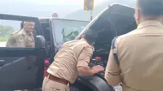 Srinagar: इंडियन ऑयल परिसर में मैनेजर मृत मिले, पुलिस हर पहलू की कर रही जांच Srinagar: इंडियन ऑयल परिसर में मैनेजर मृत मिले, पुलिस हर पहलू की कर रही जांच