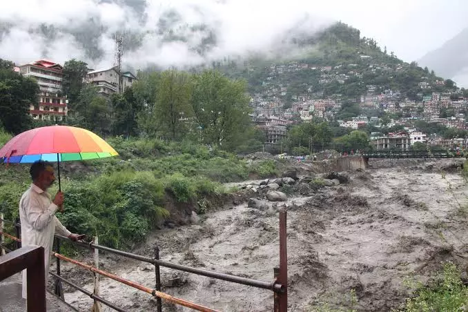 Shimla: धर्मशाला में झमाझम बारिश, प्रदेश में 24 जुलाई तक सतर्क रहने की सलाह Shimla: धर्मशाला में झमाझम बारिश, प्रदेश में 24 जुलाई तक सतर्क रहने की सलाह