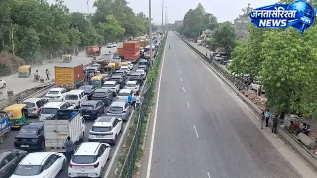 66KV लाइन बनी आफत, हाईवे पर 5 किमी तक वाहनों की कतार 66KV लाइन बनी आफत, हाईवे पर 5 किमी तक वाहनों की कतार