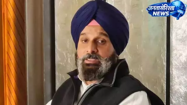SHO नागरा की गिरफ्तारी पर गरमाई सियासत, मजीठिया ने सरकार को घेरा SHO नागरा की गिरफ्तारी पर गरमाई सियासत, मजीठिया ने सरकार को घेरा