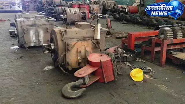 डीजल शेड में दर्दनाक हादसा, क्रेन हुक की चपेट में टेक्नीशियन की मौत डीजल शेड में दर्दनाक हादसा, क्रेन हुक की चपेट में टेक्नीशियन की मौत