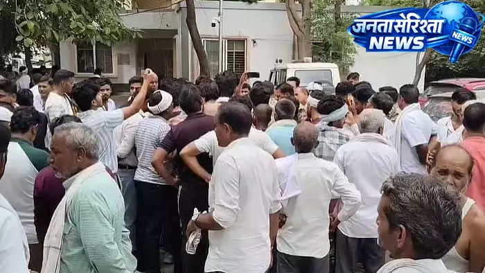 भिंड में जमीन विवाद ने लिया खूनी रूप, रिटायर्ड सैनिक की चचेरे भाई ने गोली मारकर की हत्या भिंड में जमीन विवाद ने लिया खूनी रूप, रिटायर्ड सैनिक की चचेरे भाई ने गोली मारकर की हत्या