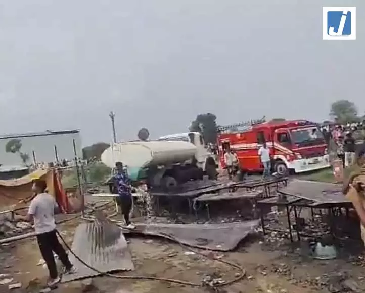 पटाखा फैक्ट्री में भीषण विस्फोट, 8 की मौत, इलाके में हड़कंप पटाखा फैक्ट्री में भीषण विस्फोट, 8 की मौत, इलाके में हड़कंप