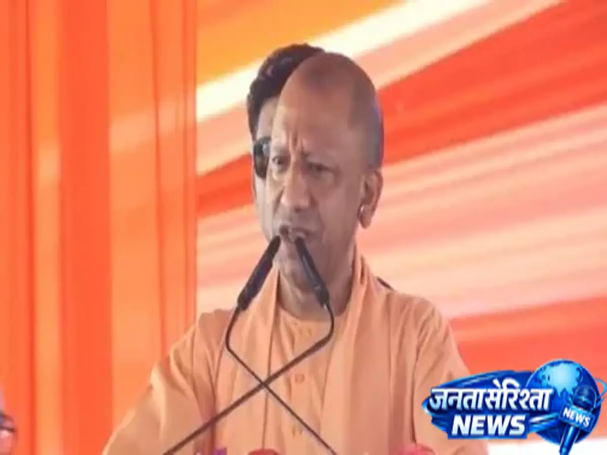 Amroha में गरजे सीएम योगी, पिछली सरकारों की नीतियों पर उठाए सवाल Amroha में गरजे सीएम योगी, पिछली सरकारों की नीतियों पर उठाए सवाल