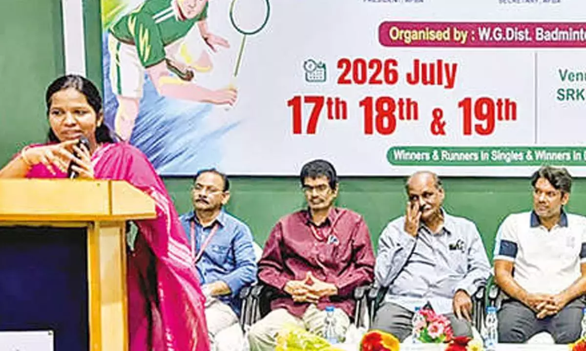 Andhra: छात्रों से तनाव दूर करने के लिए खेलों में बेहतर प्रदर्शन करने को कहा गया Andhra: छात्रों से तनाव दूर करने के लिए खेलों में बेहतर प्रदर्शन करने को कहा गया