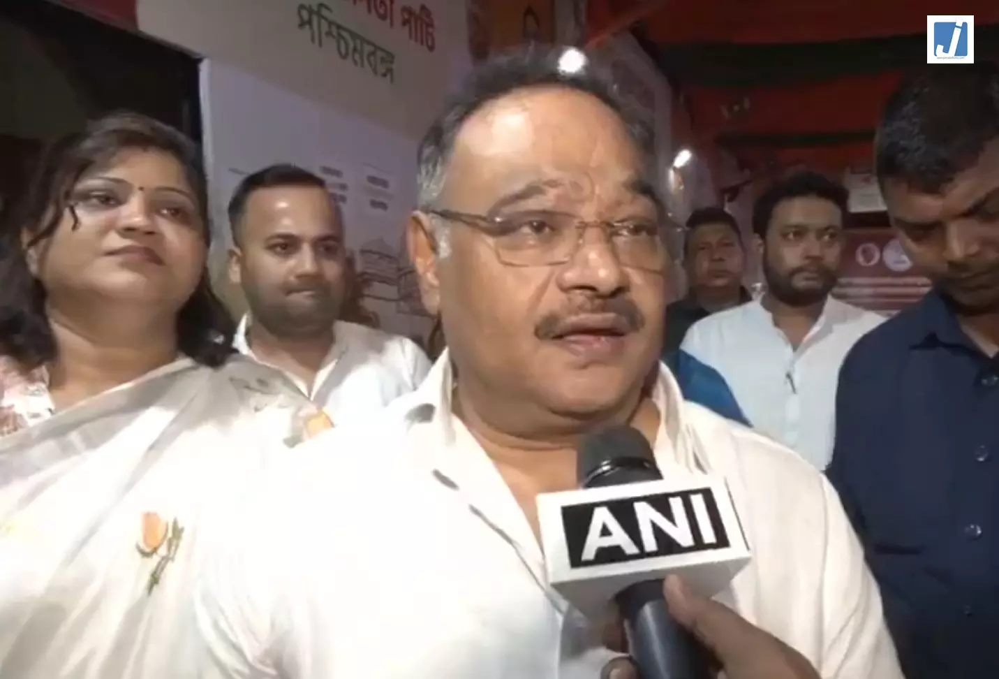अभिषेक बनर्जी के ऑफिस पर कार्रवाई को लेकर भाजपा का बयान अभिषेक बनर्जी के ऑफिस पर कार्रवाई को लेकर भाजपा का बयान