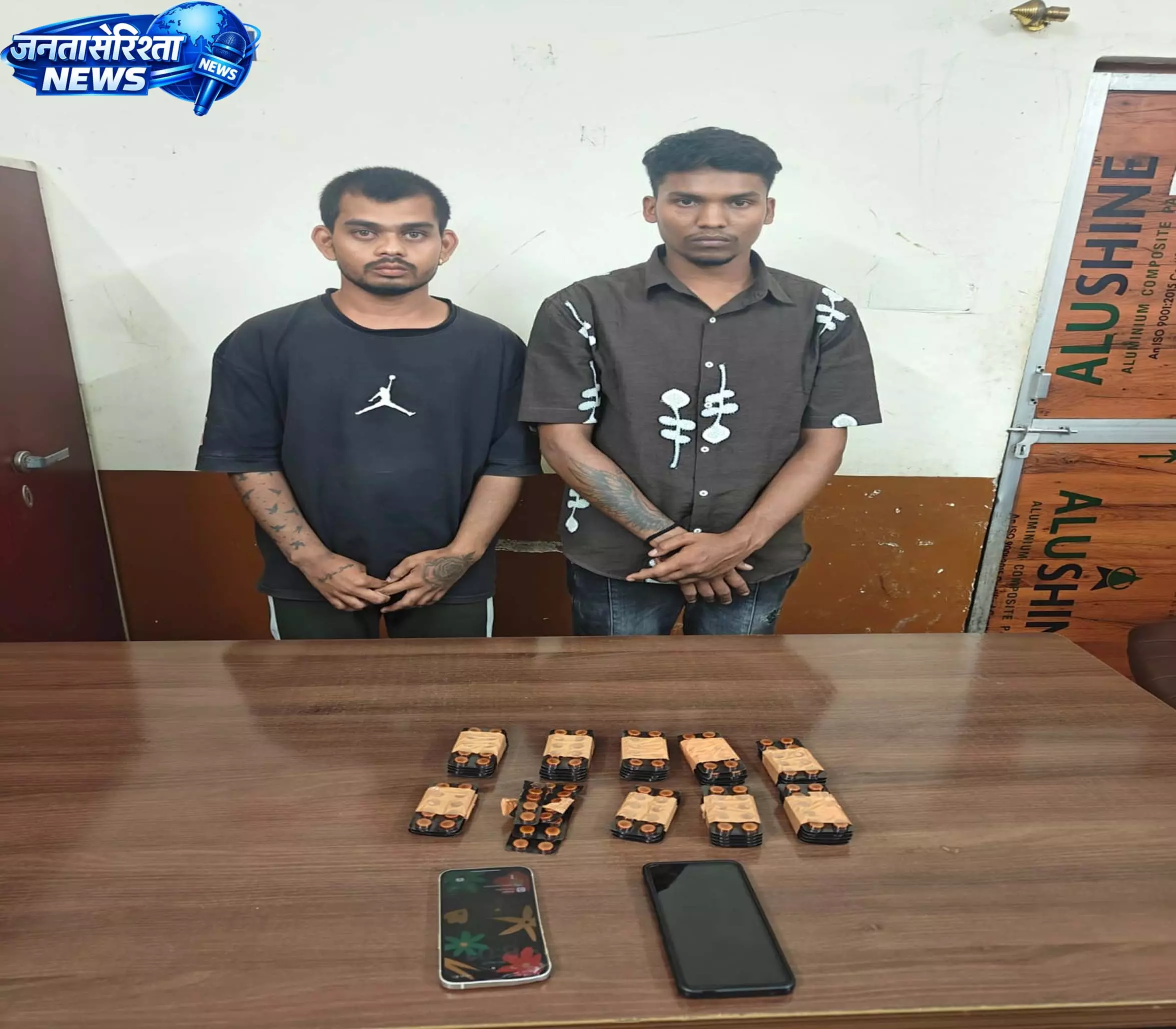 रायपुर में प्रतिबंधित नशीली टेबलेट के साथ दो आरोपी गिरफ्तार रायपुर में प्रतिबंधित नशीली टेबलेट के साथ दो आरोपी गिरफ्तार