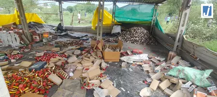 अहमदाबाद पटाखा फैक्ट्री विस्फोट: मृतकों की संख्या बढ़कर 9, राष्ट्रपति मुर्मु ने जताया शोक अहमदाबाद पटाखा फैक्ट्री विस्फोट: मृतकों की संख्या बढ़कर 9, राष्ट्रपति मुर्मु ने जताया शोक