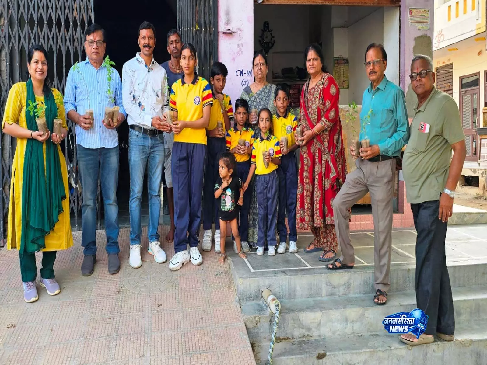 वनवासी कल्याण परिषद ने Telikheda में घर-घर पहुंचकर बांटे 151 तुलसी पौधे वनवासी कल्याण परिषद ने Telikheda में घर-घर पहुंचकर बांटे 151 तुलसी पौधे