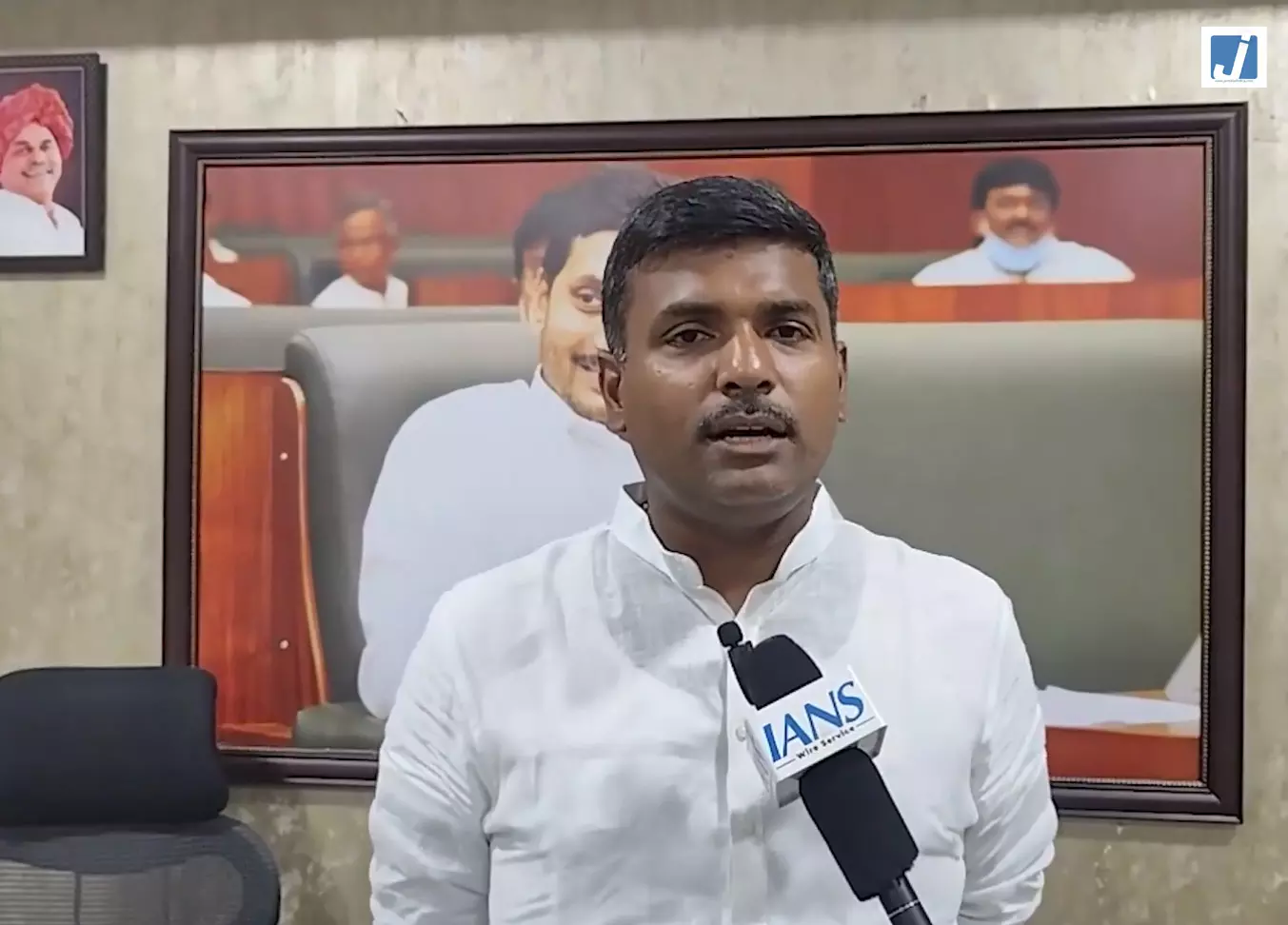 आंध्र प्रदेश में कानून व्यवस्था पर YSRCP का हमला आंध्र प्रदेश में कानून व्यवस्था पर YSRCP का हमला