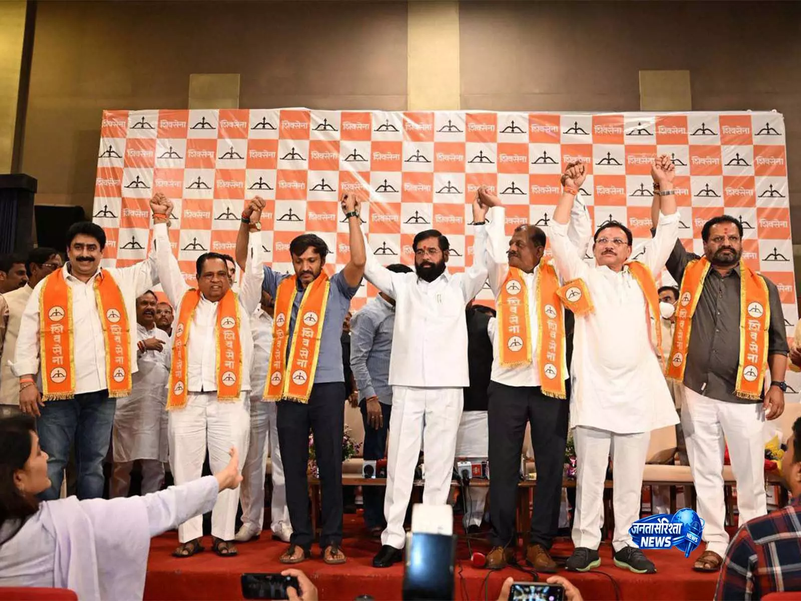लोकसभा स्पीकर ने UBT सांसदों की अलग व्यवस्था को दी मंजूरी लोकसभा स्पीकर ने UBT सांसदों की अलग व्यवस्था को दी मंजूरी