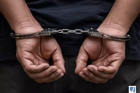 पश्चिम बंगाल: बिना लाइसेंस के गोवध के आरोप में 6 लोग गिरफ्तार पश्चिम बंगाल: बिना लाइसेंस के गोवध के आरोप में 6 लोग गिरफ्तार