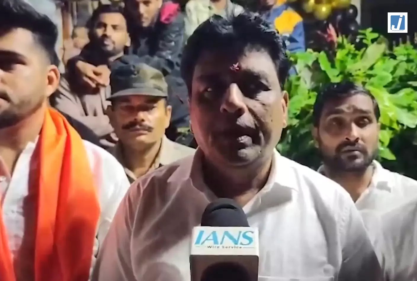 शिवसेना में बगावत के बाद सियासी हलचल तेज शिवसेना में बगावत के बाद सियासी हलचल तेज