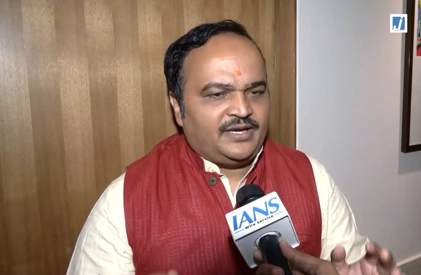 शिवसेना (UBT) नेता आनंद दुबे बोले शिवसेना (UBT) नेता आनंद दुबे बोले