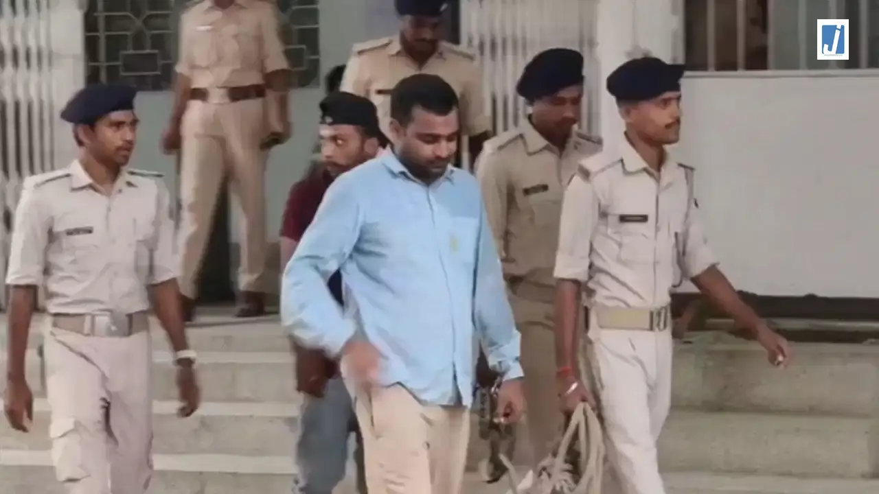 आतंकी नेटवर्क का खुलासा! पाक हैंडलर से संपर्क के आरोप, WhatsApp लिंक से युवाओं को जोड़ने की जांच आतंकी नेटवर्क का खुलासा! पाक हैंडलर से संपर्क के आरोप, WhatsApp लिंक से युवाओं को जोड़ने की जांच
