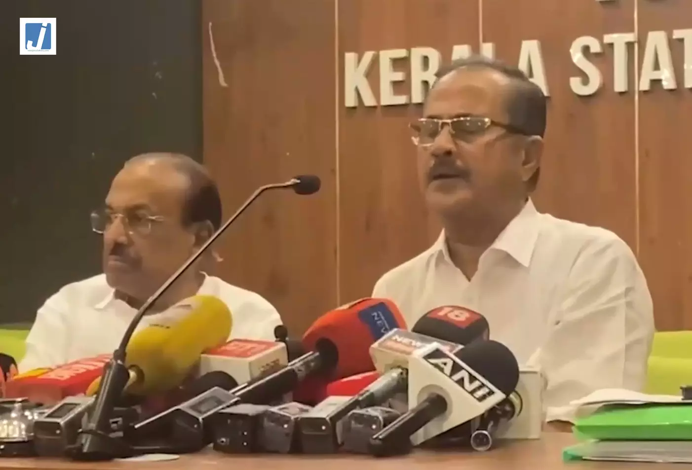 IUML में मतभेद की खबरों पर विराम, पीएमए सलाम बोले IUML में मतभेद की खबरों पर विराम, पीएमए सलाम बोले