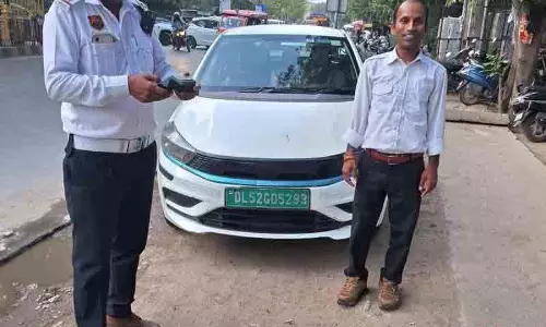 Gurugram यातायात नियम तोड़ने पर पुलिस की बड़ी कार्रवाई Gurugram यातायात नियम तोड़ने पर पुलिस की बड़ी कार्रवाई