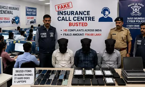 नवी मुंबई में हाई-टेक फर्जी कॉल सेंटर का भंडाफोड़ नवी मुंबई में हाई-टेक फर्जी कॉल सेंटर का भंडाफोड़