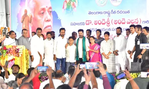 Hyderabad: CM रेवंत रेड्डी का BRS पर हमला, युवाओं से सही फैसला लेने की अपील Hyderabad: CM रेवंत रेड्डी का BRS पर हमला, युवाओं से सही फैसला लेने की अपील