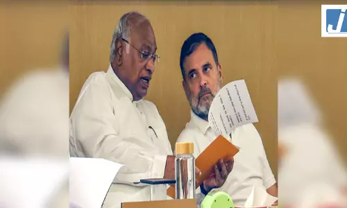 खड़गे और राहुल ने लिखा पीएम मोदी को पत्र, राम मंदिर मामले में निष्पक्ष जांच की मांग, कहा- ठगा महसूस कर रहे श्रद्धालु खड़गे और राहुल ने लिखा पीएम मोदी को पत्र, राम मंदिर मामले में निष्पक्ष जांच की मांग, कहा- ठगा महसूस कर रहे श्रद्धालु
