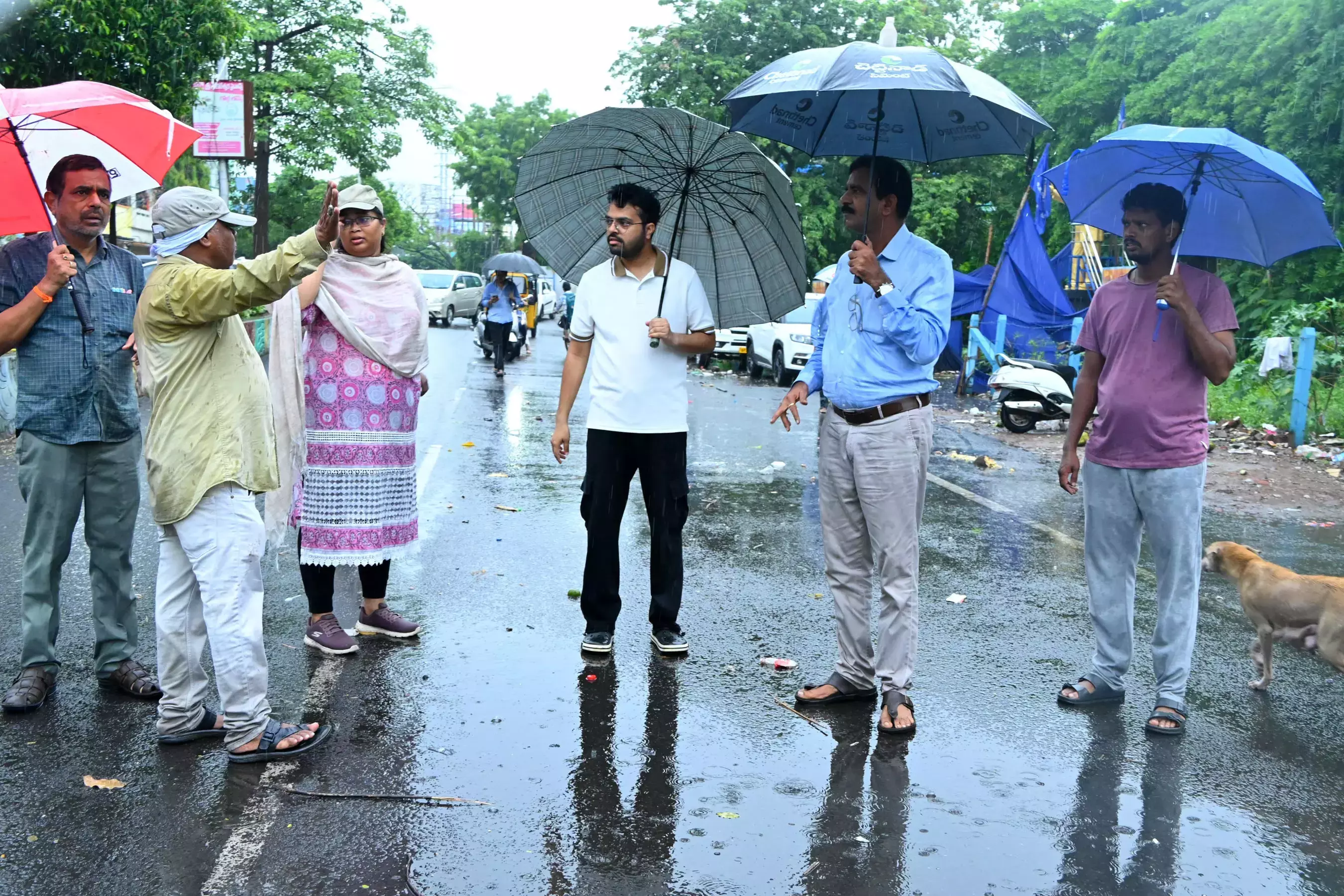 Andhra: बारिश से राहत तो मिली, लेकिन गोदावरी ज़िलों के किसान परेशान हैं Andhra: बारिश से राहत तो मिली, लेकिन गोदावरी ज़िलों के किसान परेशान हैं