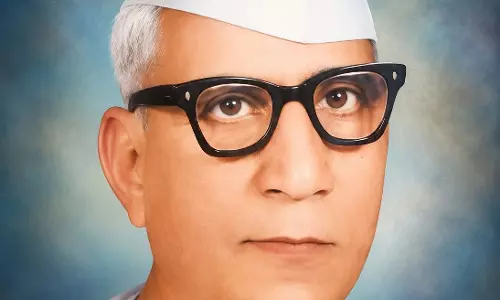 सांसद बृजमोहन अग्रवाल ने जननायक डॉ. खूबचंद बघेल की जयंती पर किया नमन सांसद बृजमोहन अग्रवाल ने जननायक डॉ. खूबचंद बघेल की जयंती पर किया नमन