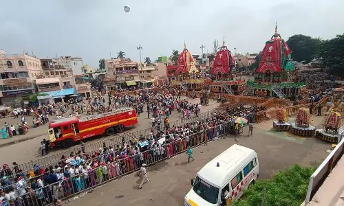 पुरी गुंडिचा मंदिर में उमड़ा आस्था का सैलाब पुरी गुंडिचा मंदिर में उमड़ा आस्था का सैलाब