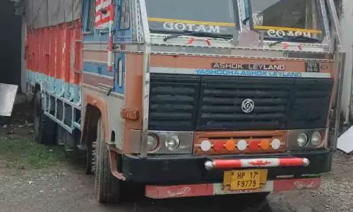 Solan 200 शराब की पेटियां जब्त, बॉटलिंग प्लांट जांच के दायरे में Solan 200 शराब की पेटियां जब्त, बॉटलिंग प्लांट जांच के दायरे में