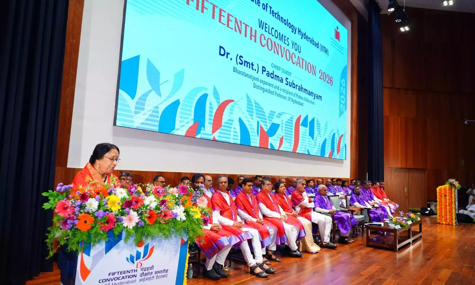 IIT-H के ग्रेजुएट्स से पद्मा सुब्रह्मण्यम ने कहा - विज्ञान और भारत के प्राचीन ज्ञान का मेल करें IIT-H के ग्रेजुएट्स से पद्मा सुब्रह्मण्यम ने कहा - विज्ञान और भारत के प्राचीन ज्ञान का मेल करें