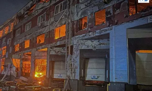 Russia Ukraine War: रूस ने कीव पर दागीं दर्जनों बैलिस्टिक मिसाइलें, राष्ट्रपति जेलेंस्की बोले- अब तक के बड़े हमलों में से एक Russia Ukraine War: रूस ने कीव पर दागीं दर्जनों बैलिस्टिक मिसाइलें, राष्ट्रपति जेलेंस्की बोले- अब तक के बड़े हमलों में से एक