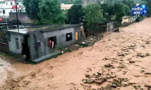 पुंछ-Rajouri में बाढ़ से 8 की मौत पुंछ-Rajouri में बाढ़ से 8 की मौत