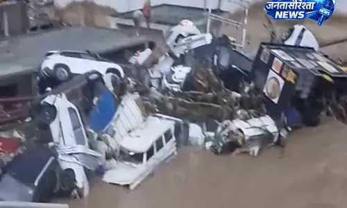 राजौरी और पुंछ में अचानक आई बाढ़ से भारी तबाही; चार लोगों की मौत, पांच लापता राजौरी और पुंछ में अचानक आई बाढ़ से भारी तबाही; चार लोगों की मौत, पांच लापता