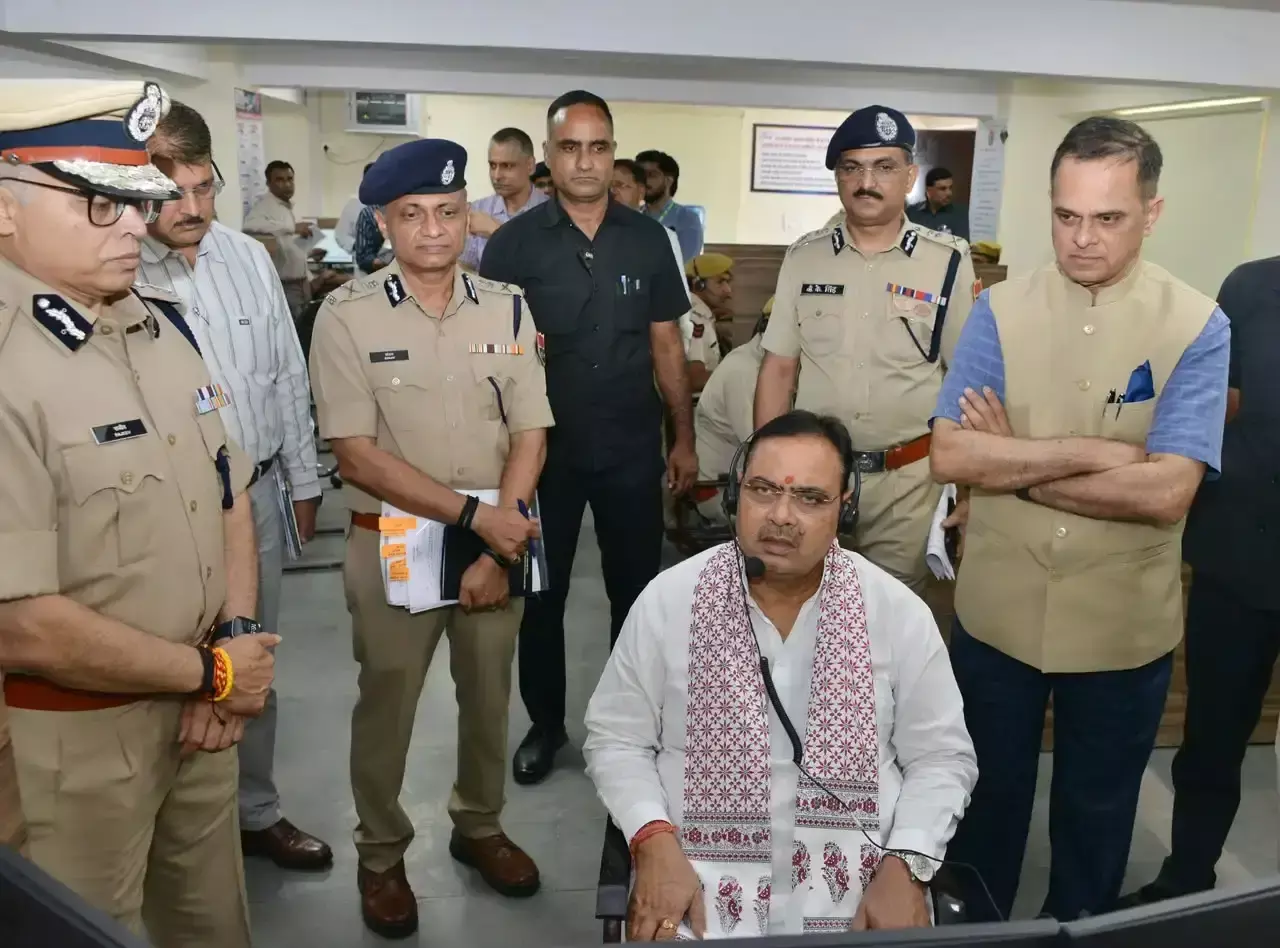 Jaipur: मुख्यमंत्री ने पुलिस मुख्यालय में साइबर सुरक्षा व्यवस्था पर की समीक्षा बैठक Jaipur: मुख्यमंत्री ने पुलिस मुख्यालय में साइबर सुरक्षा व्यवस्था पर की समीक्षा बैठक