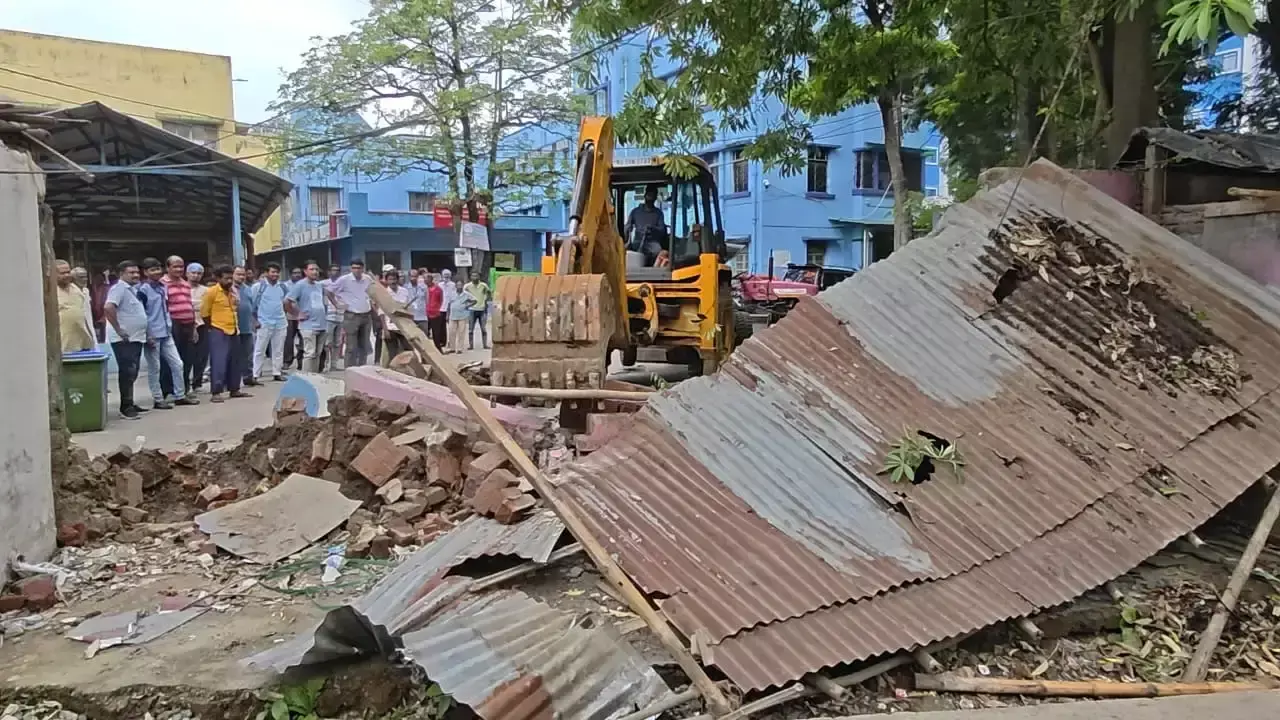 Hooghly: आपातकालीन सेवाओं को मजबूत करने के लिए दूसरे प्रवेश द्वार का निर्माण Hooghly: आपातकालीन सेवाओं को मजबूत करने के लिए दूसरे प्रवेश द्वार का निर्माण